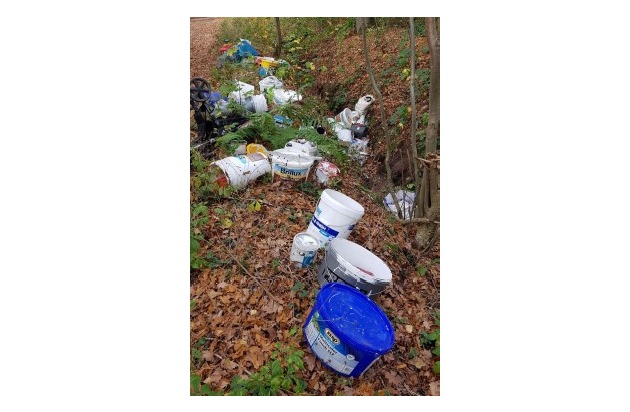 POL-SE: Heist - Abfallablagerung im Wald