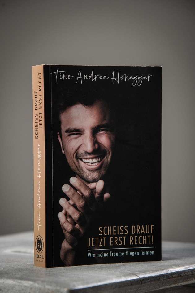 Berliner Entertainer macht Mut mit neuem Buch: "Scheiss drauf – jetzt erst recht."