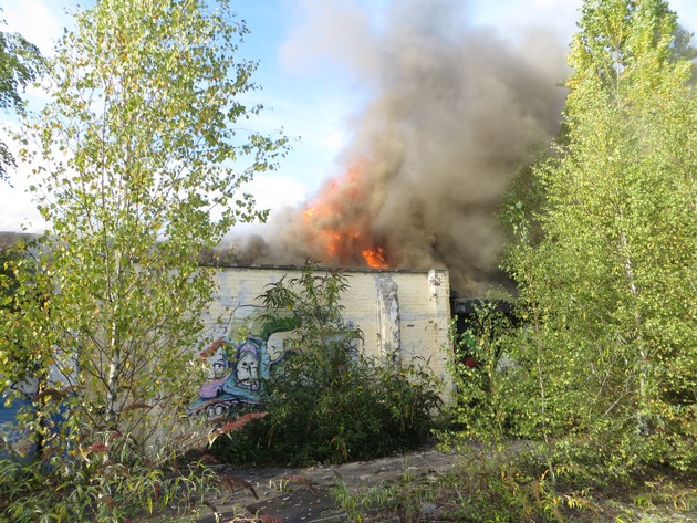 FW-E: Feuer im leerstehenden Gebäude - keine Personen verletzt