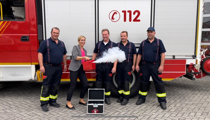 Feuerwehr Kalkar: Eine Rauchmaschine für die Feuerwehr