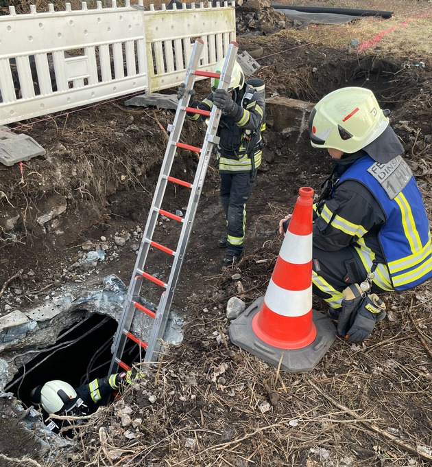 FW Dinslaken: Feuerwehr kontrolliert Bunker