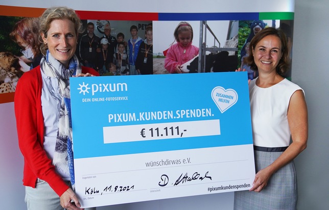 Online-Fotoservice auf Spenden-Tour durch Deutschland: Pixum vergibt im Namen seiner Kunden über 500.000 Euro an 41 wohltätige Organisationen