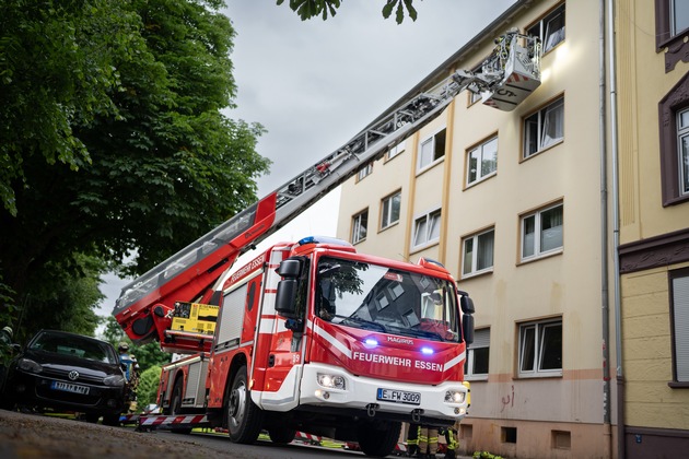 FW-E: Kellerbrand in Bochold - Feuerwehr verhindert Ausbreitung auf Wohnbereiche
