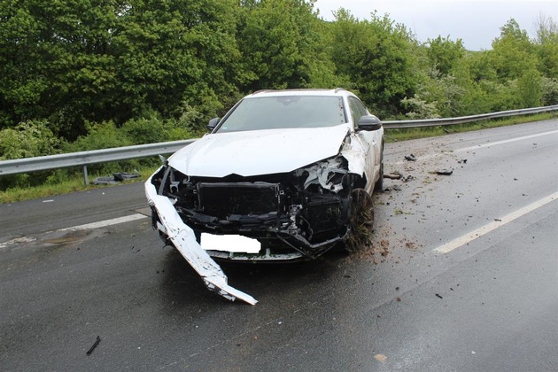 POL-PDKL: Verkehrsunfall mit Luxus-SUV