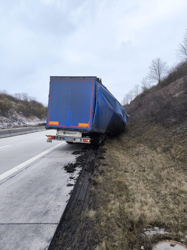 API-TH: Biertransport auf Abwegen: Betrunkener LKW-Fahrer verliert Kontrolle über sein Gespann.