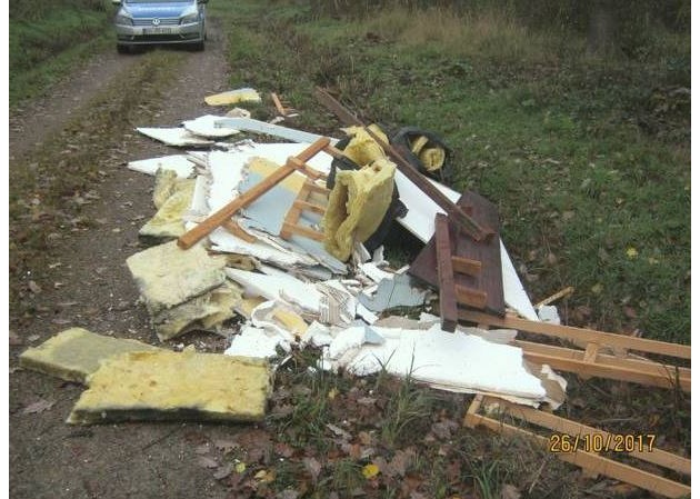 POL-GÖ: (633/2017) Unbekannte entsorgen Bauabfälle auf Waldweg bei Hann. Münden