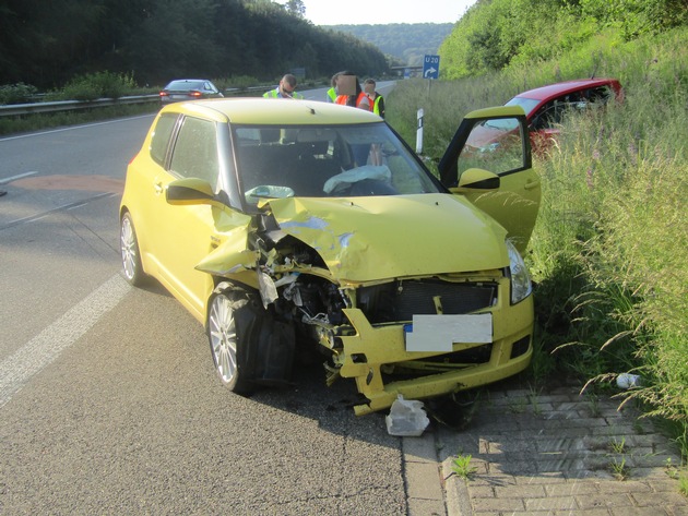 POL-PDKL: Auffahrunfall im Kurvenbereich