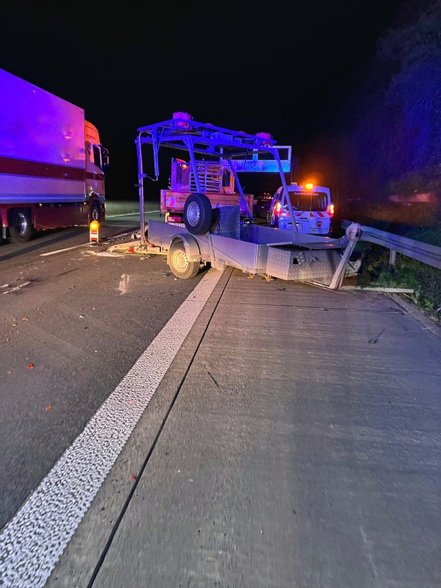 FW Bergheim: Zwei Verletzte nach Verkehrsunfall auf der Autobahn 61 bei Bergheim