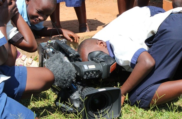 SOS-Kinderdörfer weltweit e.V.: DOK.fest: Wenn wir die Welt durch die Augen der Kinder sehen / SOS-Kinderdörfer weltweit verleihen Dokumentarfilmpreis beim DOK.fest München