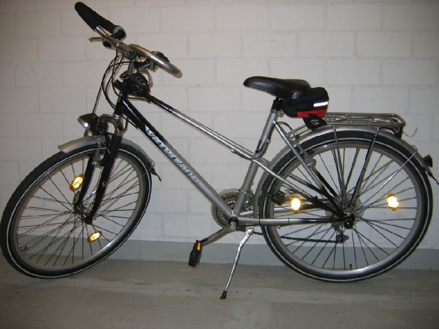 POL-NI: Polizei sucht nach Eigentümern von zwei Damenfahrrädern -Bild im Download-