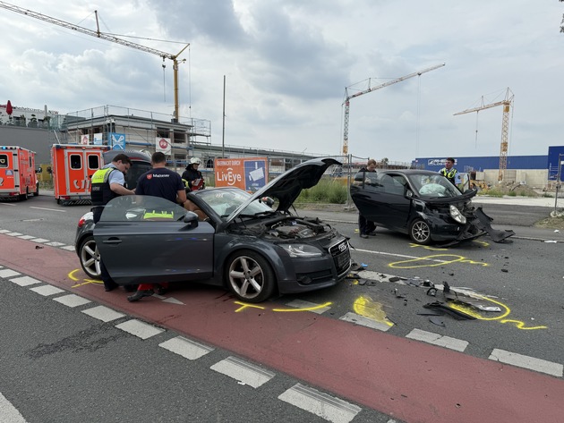 FW-DO: Verkehrsunfall auf der Hannöverschen Straße - Zwei Personen verletzt