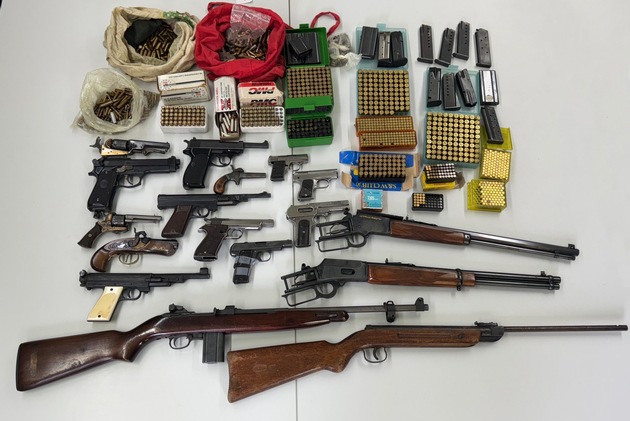 POL-E: Essen: Ermittler der BAO Aktionsplan Clan stellen Schusswaffen und Munition sicher