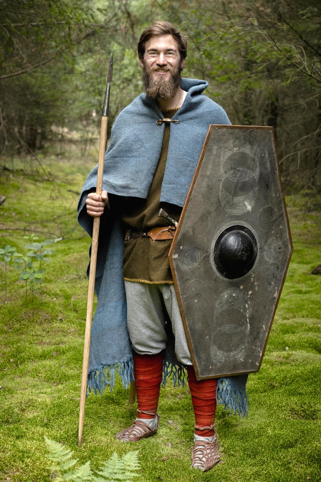 Finnian Garvey erreicht Ziel – wagemutiger RID-Weltrekord offiziell bestätigt: »schnellste Zeit für den Deutschen Limes-Wanderweg zu Fuß in historischer Rüstung« (46 Tage)