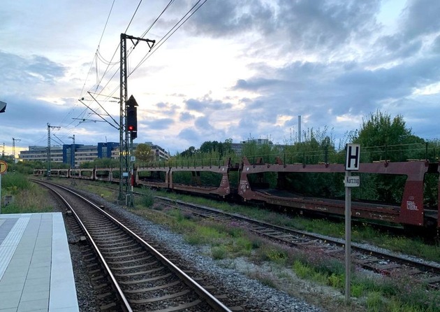 Bundespolizeidirektion München: Keine Fotos im Gleisbereich!
Vater und Sohn auf Güterzug
