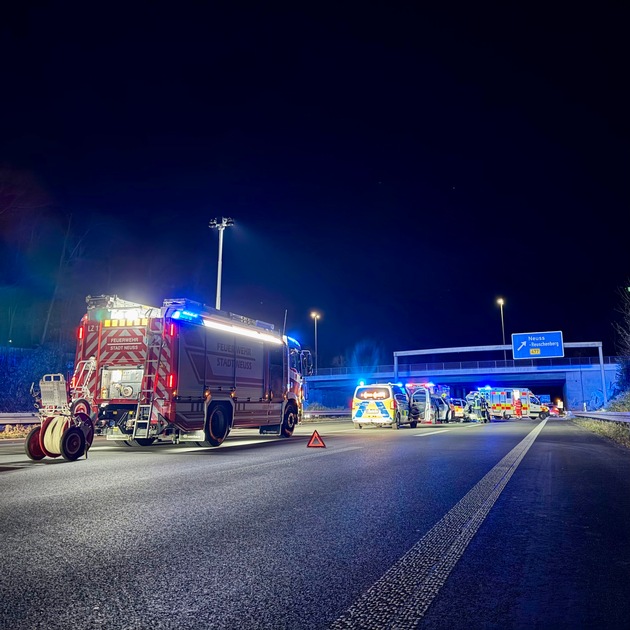 FW-NE: Verkehrsunfall auf der A57 Höhe Neuss-Reuschenberg | Vier verletzte Personen