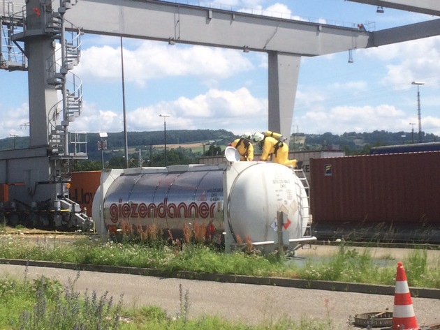 BPOLI-WEIL: Gefahrgutunfall im Containerbahnhof Weil am Rhein