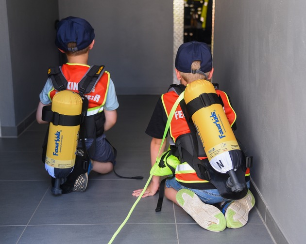 FW-OE: Feierliche Verleihung der Kinderflamme in Bronze bei der Kinderfeuerwehr Lennestadt