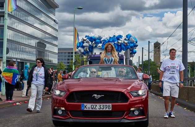 Ford-Werke GmbH: Rosen, Lollies, Mentos und ein wildes Pferd (FOTO)