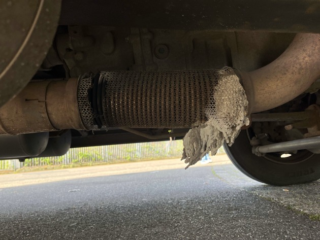 POL-KLE: Kleve - Anfangs war es "nur" eine defekte Beleuchtung / Am Ende wurde der LKW stillgelegt