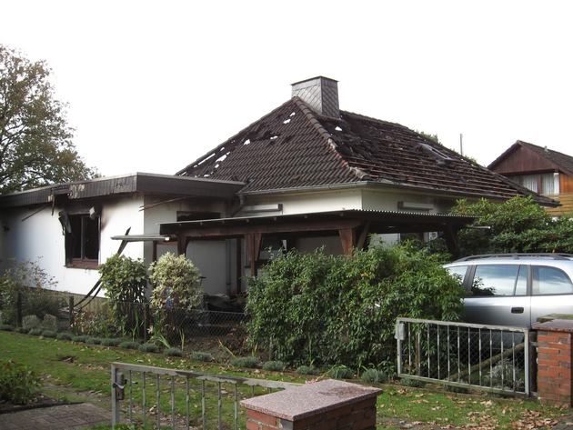 POL-WL: Brand eines Einfamilienhauses/ 1 Toter