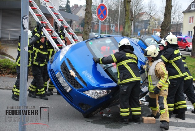 FW-MK: Verkehrsunfall fordert 3 Verletzte