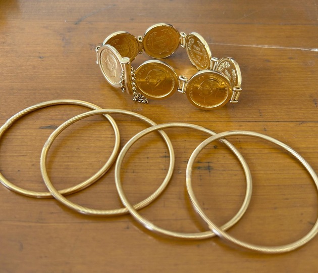 HZA-UL: Türkei-Urlauber schmuggeln massenweise Goldschmuck/Zollkontrollen zum Ferienende