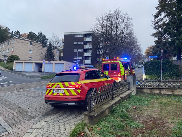 FW-EN: Rauchmelder verhindert Schlimmeres - Einsatz in der Hermann-Oberth-Straße - Säugling wurde aus verschlossenem Fahrzeug gerettet