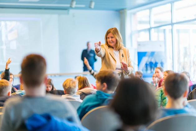 BPOL-AKAD: MiniMASTER Lübeck: Kinder entdecken die Welt des Studierens