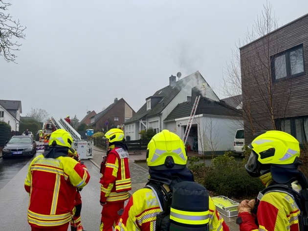 FW-Heiligenhaus: Kaminbrand in Heiligenhaus Isenbügel