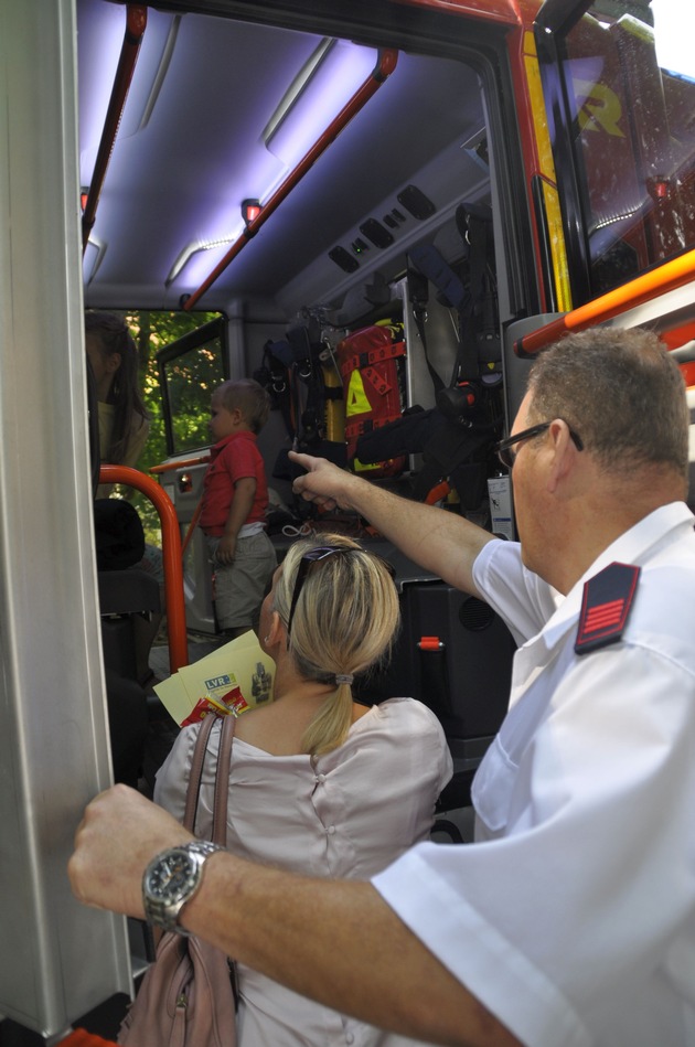 FW-KLE: &quot;Blaulicht und Martinshorn zum Anfassen&quot; / Freiwillige Feuerwehr Bedburg-Hau präsentiert sich auf dem Sommerfest der LVR Klinik