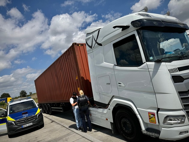 HZA-AC: Zollkontrolle: &quot;Alter Bekannter&quot; fährt wieder mit Heizöl Aachener Zoll entdeckt erneut Heizöl im Tank eines Lkw