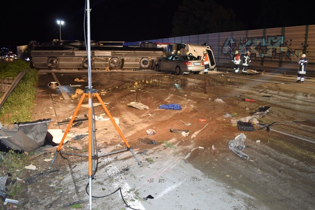 POL-HI: Verkehrsunfall auf der A7 bei Hildesheim mit drei verletzten Personen und hohem Sachschaden.