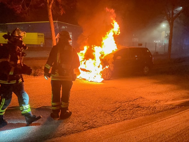 FW-DO: PKW brennt auf der Huckarder Straße