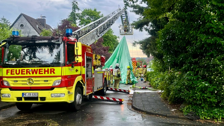 FW Ratingen: Dachstuhlbrand in Ratingen-Süd