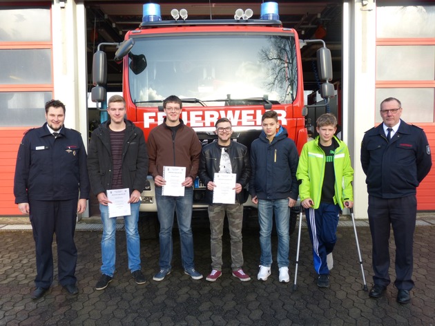 FW-AR: Auszeichnungen und Beförderungen bei der Arnsberger Jugendfeuerwehr