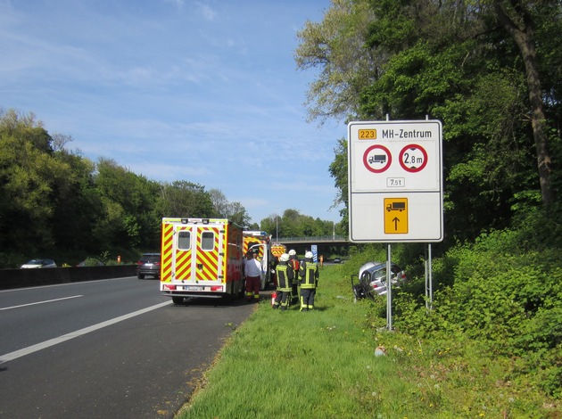 FW-MH: A40: Verkehrsunfall mit zwei Verletzten   #fwmh