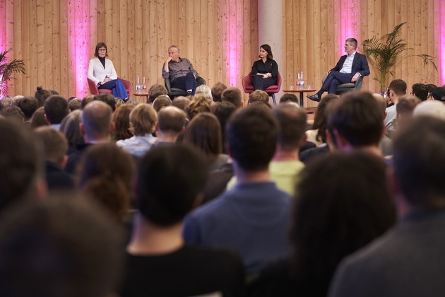 #SymbadischDemokratisch / Christian Streich und Unternehmen reden Klartext: Demokratie braucht Engagement - von allen!