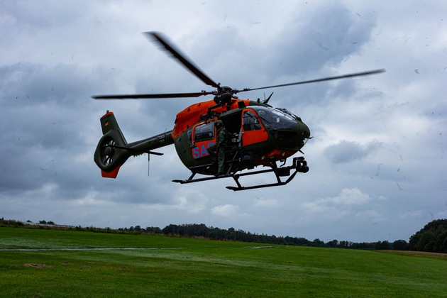 FW-MK: SAR-Hubschrauber der Bundeswehr landet auf dem Flugplatz Sümmern