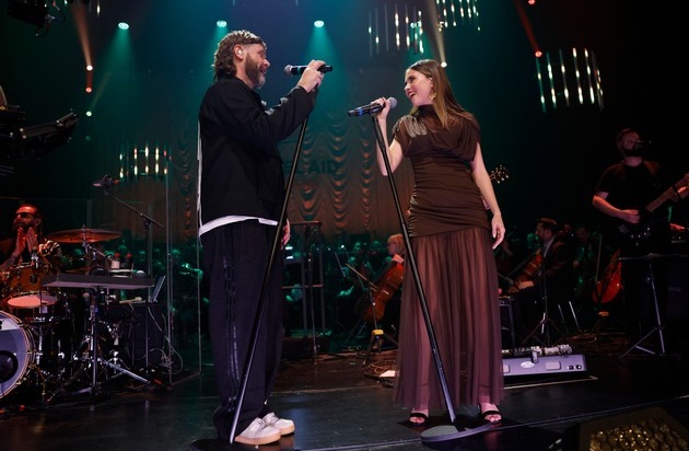 FABS Foundation: Channel Aid 2025: Rea Garvey begeistert mit emotionalem Orchester-Abend im Deutschen Schauspielhaus