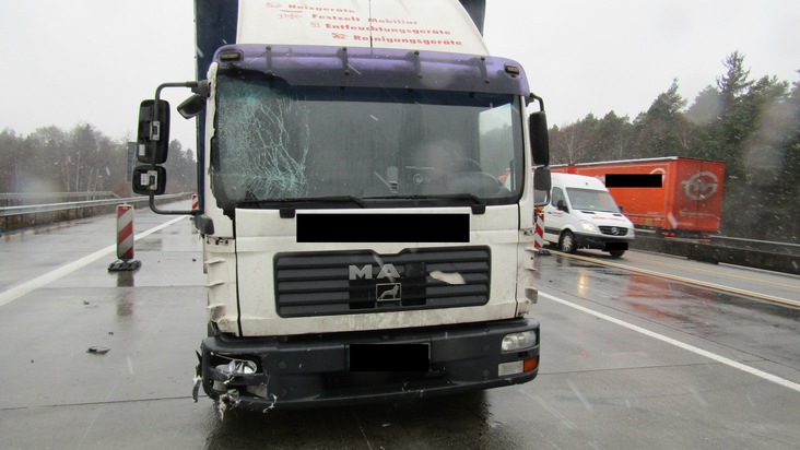 POL-PDKL: A6/Ramstein-Miesenbach, Nach Reifenplatzer Baustelle abgeräumt