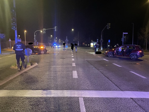 POL-PDTR: Vollsperrung nach schwerem Unfall Kohlenstra&szlig;e/Trimmelter Hof, f&uuml;nf verletzte Personen