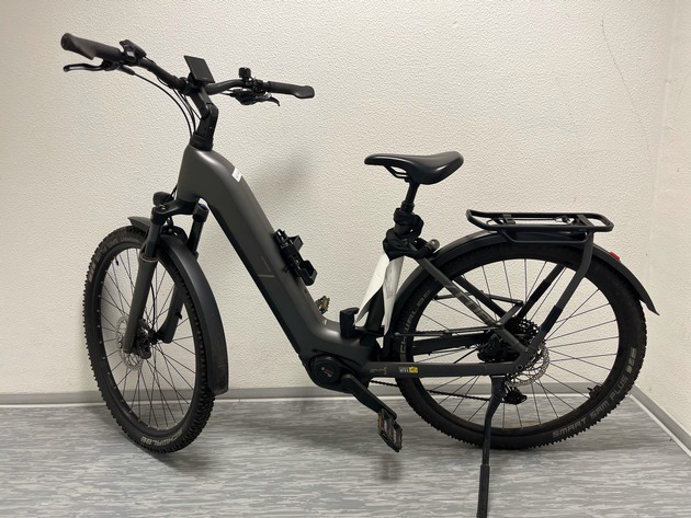 POL-UN: Schwerte - Polizisten nehmen 38-J&auml;hrigen, der noch einen offenen Haftbefehl hatte, auf frischer Tat fest