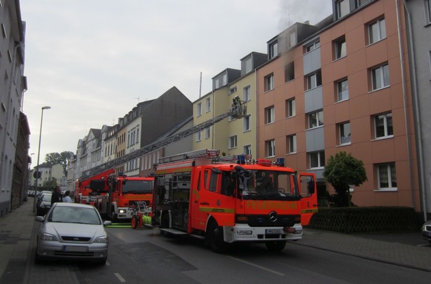 FW-MH: Zimmerbrand - Rauchmelder verhindern Schlimmeres #fwmh