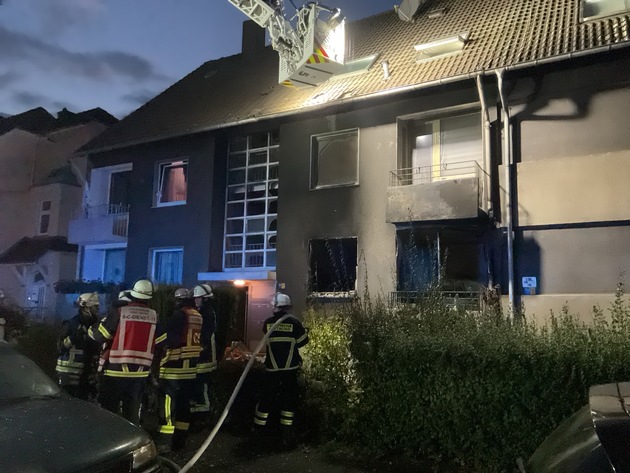 FW-DO: Explosion in Lütgendortmund - Wohnung steht in Vollbrand