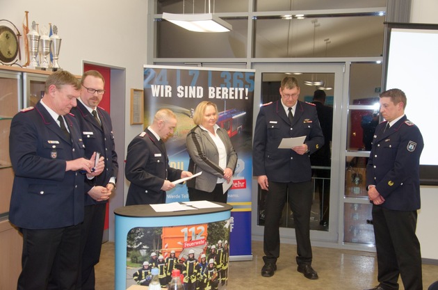 FW-RD: Jahreshauptversammlung Feuerwehr Schacht-Audorf - Sven Grube erhält das Brandschutzehrenzeichen in Silber