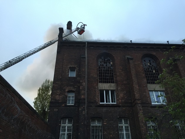 FW-D: BRAND in der ehemaligen JVA Ulmer Höhe
Feuerwehr mit Großaufgebot im Einsatz