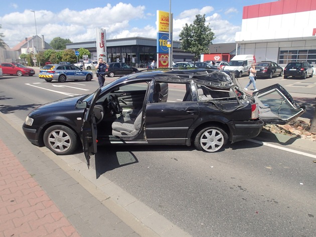 POL-PDKH: Verkehrsunfall auf der Bosenheimer Straße aufgrund von Schwächeanfall