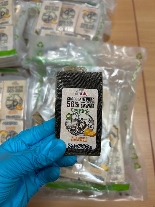 HZA-KI: Zoll sichert 50 Kilogramm Haschisch am Fährbahnhof Puttgarden / Straßenverkaufswert rund 500.000 Euro