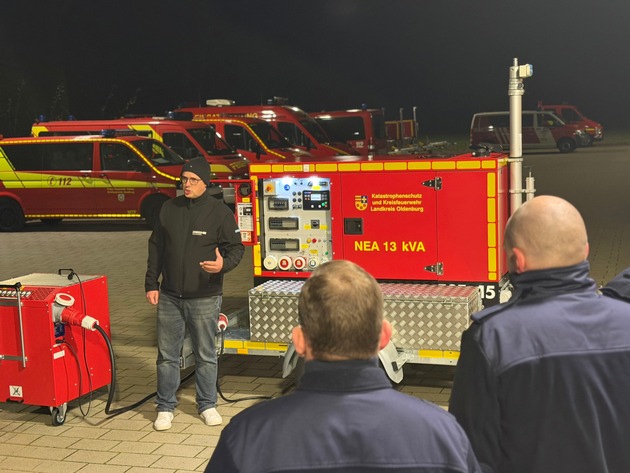 FW-OLL: Offizielle Indienststellung der Fachgruppe Elektro und &Uuml;bergabe von Notstromersatzanlagen