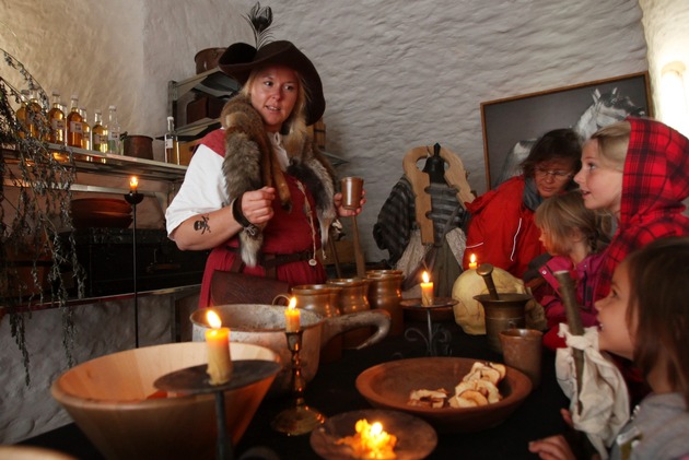 Scharfrichter und &quot;böse Buben&quot; ziehen in Schloss Lenzburg ein / Vom 21. bis 24. Juli verwandelt sich die Lenzburg in eine Räuberhöhle